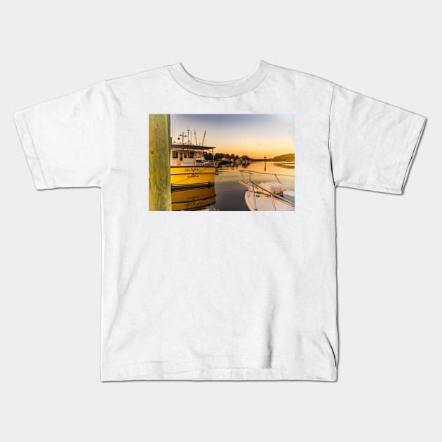Calabash Seascapes Kids T-Shirt by KensLensDesigns